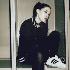 Bishop Briggs White Flag Song Pastel Soft Grunge Aesthetic Bishop Briggs Sarah Grace Mclaughlin Sarah Grace Mclaughlin Aka Bishop Bishop Briggs Celebrities Female Girl Crushes