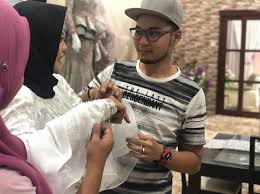 When actress zulin aziz uploaded several photos and a video of her at a wedding boutique last weekend, it prompted her fans and followers to. Wahai Future Husband Kita Kahwin Free Status Terkini Zulin Aziz Di Instagram Ini Buat Netizen Terharu Berita Steady
