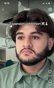 my face when i see someone watching videos at max volume: 😐🫩