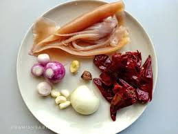 Biarkan air dari sotong ini keluar sehinggalah kering. Resepi Sambal Sotong Kembang 2 Kitpramenulis