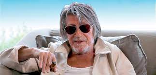 Discover more music, concerts, videos, and pictures with the largest catalogue. Dutronc Devient Vigneron A La Tele La Revue Du Vin De France