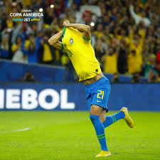 The ten national teams involved in the tournament were required to register a squad of 28 players, three of whom had to be goalkeepers, an increase over the usual number of 23 players allowed. Copa America Que Jugador De La Verdeamarela Esta Apunto Facebook