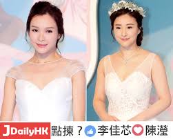李佳芯（ ali lee ，1982年 11月27號—），原名李嘉馨，鄉下廣東 南海，而家係香港 無綫電視節目主持人兼演員，舊時做過有線電視藝員同廣告 模特兒 å©šèŽŽå±•å°æ±º ä½ æ€æŽä½³èŠ¯ali Lee å®šé™³ç€…jeannie Chan åšè€å©† é«˜æ¸…å¤šåœ– Jdailyhk