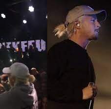 Mais par une action banale, telle que se rendre dans la laverie du coin tardivement ; Nekfeu Et Ses Cheveux Blonds Ont Affole La Toile Actu Nekfeu Nrj Fr
