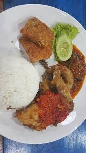Denagan harga yang terjangkau anda dapat merasakan sensasi makan ayam penyet yang disajikan dengan tempe goreng, tahu goreng, dan sayur lalaban yang sangat menggoda selera makan. Wong Solo Bandar Baru Bangi Restaurant Reviews Photos Phone Number Tripadvisor