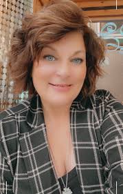 Vegan hairstylist in Libertyville, IL available