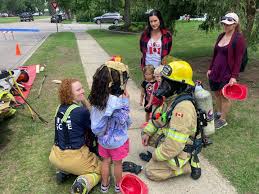 What a fantastic Canada Day here in Devon! Thanks everyone for coming by the trucks and being so friendly. We ran out of frisbees and jr fire hats! #canadaday🇨🇦 @townofdevon