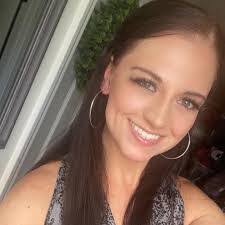 Paula Flickinger's Instagram, Twitter & Facebook