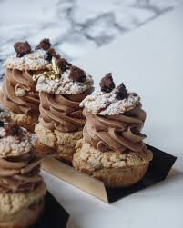 Choux Chocolat Eclair Revisite Chocolat Gianduja Chou Au Chocolat Gateaux Et Desserts