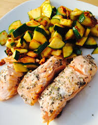 Lower Carb Rezept Lachs Mit Zucchini Und Rum Rezept Rezepte Rezepte Mit Wenig Kohlenhydrate Lachs Rezept