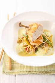 Gebratene Perlhuhnbrust Mit Asianudeln Und Curry Kokos Schaum Rezepte Lebensmittel Essen Hauptspeise