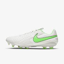 Met de laatste modellen van nike, adidas en puma. Voetbalschoenen Nike Nl