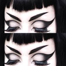 Was Super Happy With How This Eye Look Turned Out Mua Makeupartist Makeup Pale Aesthetic Grunge Gr Gothic Makeup Character Makeup Goth Eyebrows