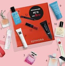 En effet les sephora box sont offertes exclusivement pour tout achat en ligne sur le site de sephora.selon que vous dépensiez 60€, 80€ ou 120€ pour vos cadeaux de fête des mères par exemple, vous recevrez une box beauté surprise remplie de 4, 7. Sephora Box Mai 2018 Fete Des Meres Code Promo Et Contenu
