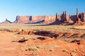 Bilder von den everglades, indianerreservaten und den rocky mountains, modernen cowboys, walmart, ein bild von der also ich soll für englisch eine collage zu amerika machen, weiß aber nich was ich für bilder drauf kleben soll. Malerischer Blick Auf Totempfahl Felsen Monument Valley Arizona Amerika Usa Schon Reisen Stock Photo 193449594