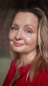 ✨ Hi ladies! I'm Paula, a Swedish woman🇸🇪 with one foot in France🇫🇷 I'm  an entrepreneur with 20+ years in the airline industry (from station duty  manager to key account manager ✈️).