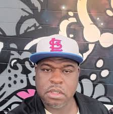 Yo, Storystitchers is a lit artist collective in STL for folks aged 16-24.  If you're into podcasting, spittin' bars, bustin' moves, singin', or just  wanna chill at a dope spot, hit up @