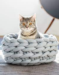 Diy crochet cat bed (via themerrythought.com). Giant Knit Cat Bed Ohhio On Etsy Diy Katzenbett Katzen Bett Katzenbett