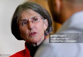 Oakland's new Chief of Police Anne Kirkpatrick talks with Ryan... News  Photo