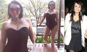 Изучайте релизы martine mccutcheon на discogs. Martine Mccutcheon 41 Flaunts Amazing Weight Loss As She Stuns In Boob Baring Swimsuit Celebrity News Showbiz Tv Express Co Uk