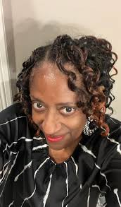 He's such a diva in these earrings 😝🤩