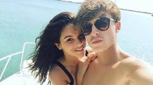 Met danny de munk bereikte hij de top 100 met het nummer monica geuze heeft een jarenlange knipperlichtrelatie gehad met jorik scholten. Monica Geuze En Lil Kleine Uit Elkaar Monica Vertelt Erover In Vlog Beelden Axed