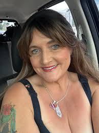 Hi! I'm new to this group. I recently joined because I'm a dive instructor,  single and love sharing my experiences with others.