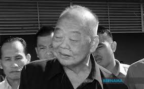Larry, mezunu londra ekonomi okulu (lse), siyaset bilimi ve ekonomi mezunu olan 29 yaşındaki may ting ile evlendiğinde 27 yaşındaydı. Bernama Property Tycoon Ting Pek Khiing Dies