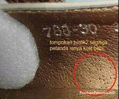 Jika difokus kepada kasut yang menggunakan kulit babi kerana ia mempunyai harga yang lebih murah berbanding kasut yang tidak menggunakan kulit babi. Mengenal Barangan Kulit Babi Khinzir