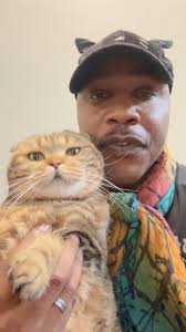 Happy Caturday to all the cat people in the world!