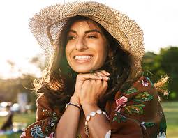 Located conveniently in calgary's dalhousie station, aesthetic dental studio is dedicated to creating and restoring healthy smiles. Cosmetic Dentistry In Calgary Ne Cosmetic Dentist In Calgary Ne