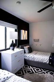 There is absolutely nothing wrong with sticking to the basics. Black And White Modern Kids Room Hausdekor Wohnzimmer Hausdekoration Wohnung Wohnideen Dekoration Modern Kids Room Room Design Bedroom Small Room Design