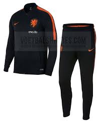 Dit betreft het pak waarin het keurkorps van bondscoach dwight lodeweges. Nederlands Elftal Trainingsshirts 2018 Nederlands Elftal Shirt 2018 Knvb