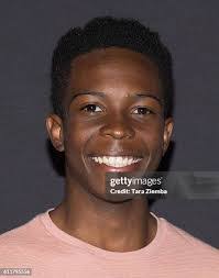 Tara Knott's Instagram, Twitter & Facebook