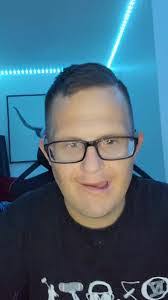 Evan George's Instagram, Twitter & Facebook