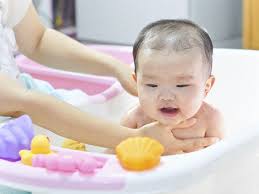 Bathing a baby can be anxiety provoking. Bathing Your Baby Babycentre Uk