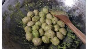 Bakso yang digunakan bakso ikan tenggiri. Ngakak Sampai Sakit Perut Niat Masak Pentol Sambal Hijau Malah Mirip Bumbu Matcha