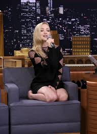 Amanda seyfried height 5 feet 3 inches (160 cm/ 1.60 m) and weight 58 kg (128 lbs). Amanda Seyfried Biography Wallpapers Net Worth Affair Boyfriend Career Wiki Height Weight Top 10 Ranker