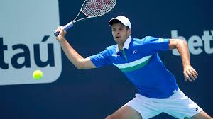 Hurkacz na drodze do zwycięstwa w meczu przeciwko gironowi. Hubert Hurkacz Wycofuje Sie Z Turnieju Polak Zmienia Plany Tenis Sport Pl