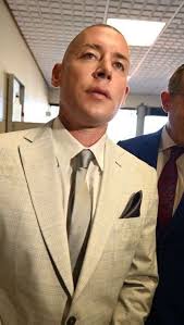 El juez Juan C. Vera Rivera, del Centro Judicial de Humacao, concedió una  fianza al artista José Fernando Cosculluela Suárez por lo que saldrá de la  cárcel de Bayamón donde se encontraba desde el 30 ...