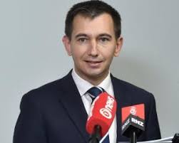 Crampton steps down as medical school head