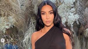 Kim kardashian is the star of the reality show 'keeping up with the kardashians' and businesswoman, creating brands such as kkw beauty, kkw fragrance and skims. Kim Kardashian Definitely Had Agoraphobia After Paris Robbery Which Worsened In Quarantine Lifestyle News The Indian Express