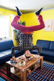 Im umgedrehten haus sind möbel, der kühlschrank und alles andere, was sich gewöhnlich auf dem. Bispingen Verrucktes Haus Abenteuer Auf Kopf Das Verruckte Haus