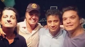 Aseguran que no es hijo de luis rey. Luis Miguel Festejo Su Cumpleanos 49 Con Sus Dos Hermanos En Acapulco Infobae