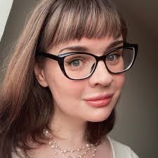 Tara Stark's Instagram, Twitter & Facebook