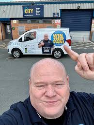 Paul Hilling's Instagram, Twitter & Facebook