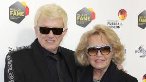 Mit der sonnenbrille fing heino eigentlich aus gesundheitlichen gründen an, die einen ernsten hintergrund haben. Heino Und Hannelore Bittere Ehe News Nach 40 Jahren Intouch
