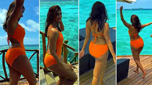 When Pooja Hegde Butt Exposed during Maldives Vacation - HOT VIDEO
