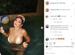 Kylie has one full sibling, kendall jenner. Kylie Jenner Swims Into 2021 Shares Steamy Bikini Photos