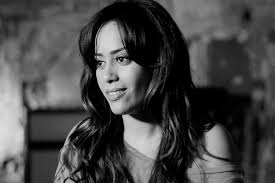 Les mesures peuvent varier en différents modèles. Les Sandales Blanches En Tournage Avec Amel Bent Naidra Ayadi Pour France 3